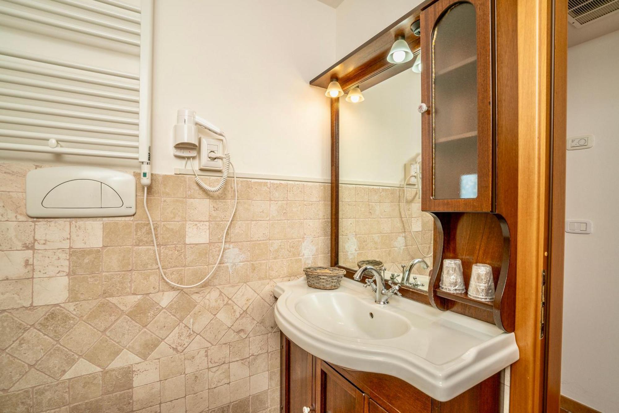 Isa - Residence With Swimming Pool In Sorano, Apartments With Air Conditioning And Private Outdoor Area ภายนอก รูปภาพ