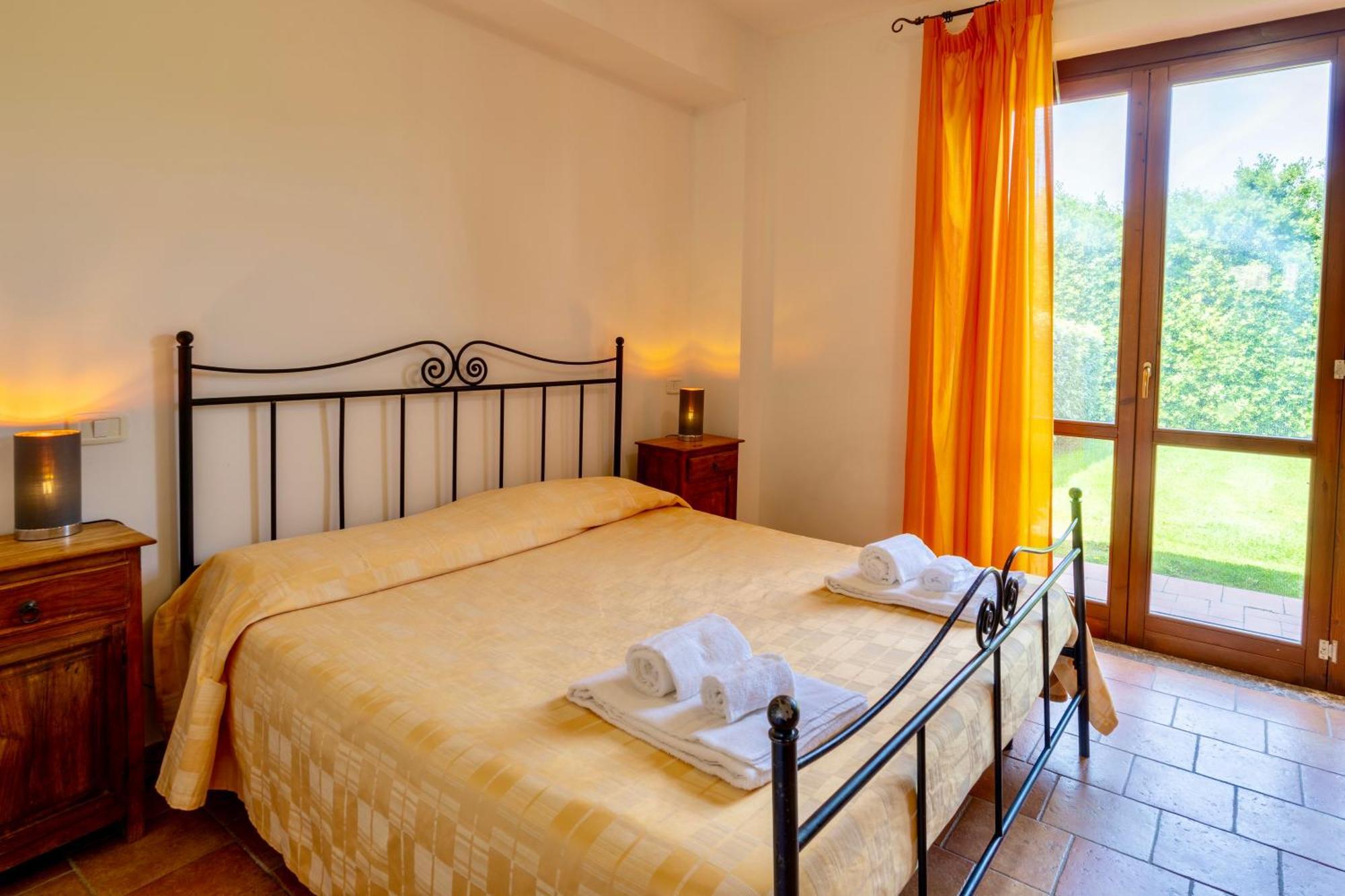 Isa - Residence With Swimming Pool In Sorano, Apartments With Air Conditioning And Private Outdoor Area ภายนอก รูปภาพ