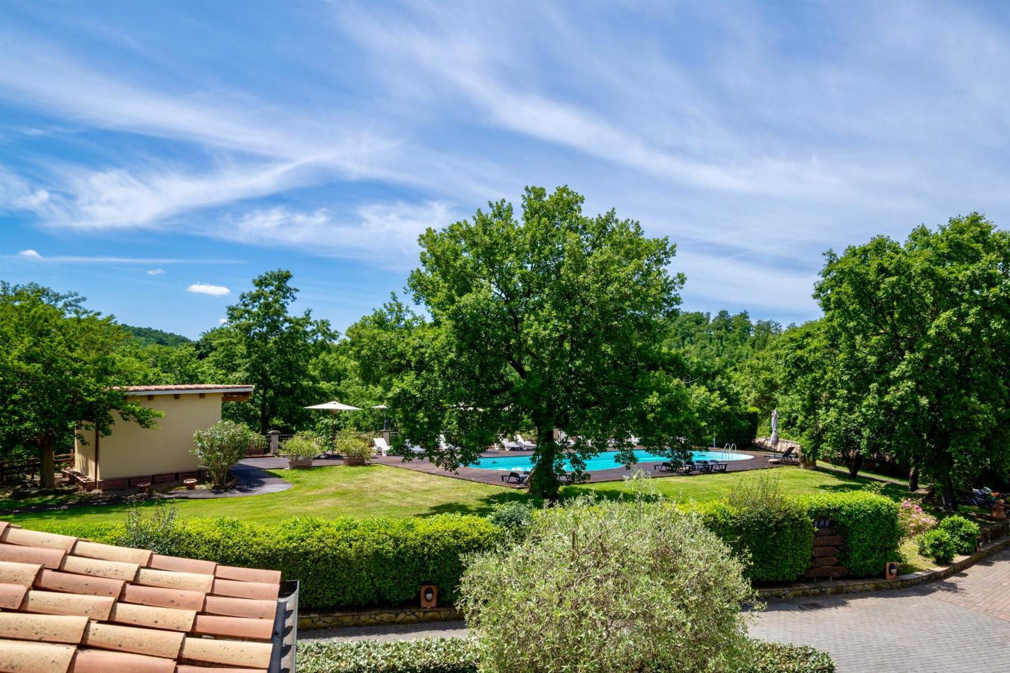Isa - Residence With Swimming Pool In Sorano, Apartments With Air Conditioning And Private Outdoor Area ภายนอก รูปภาพ