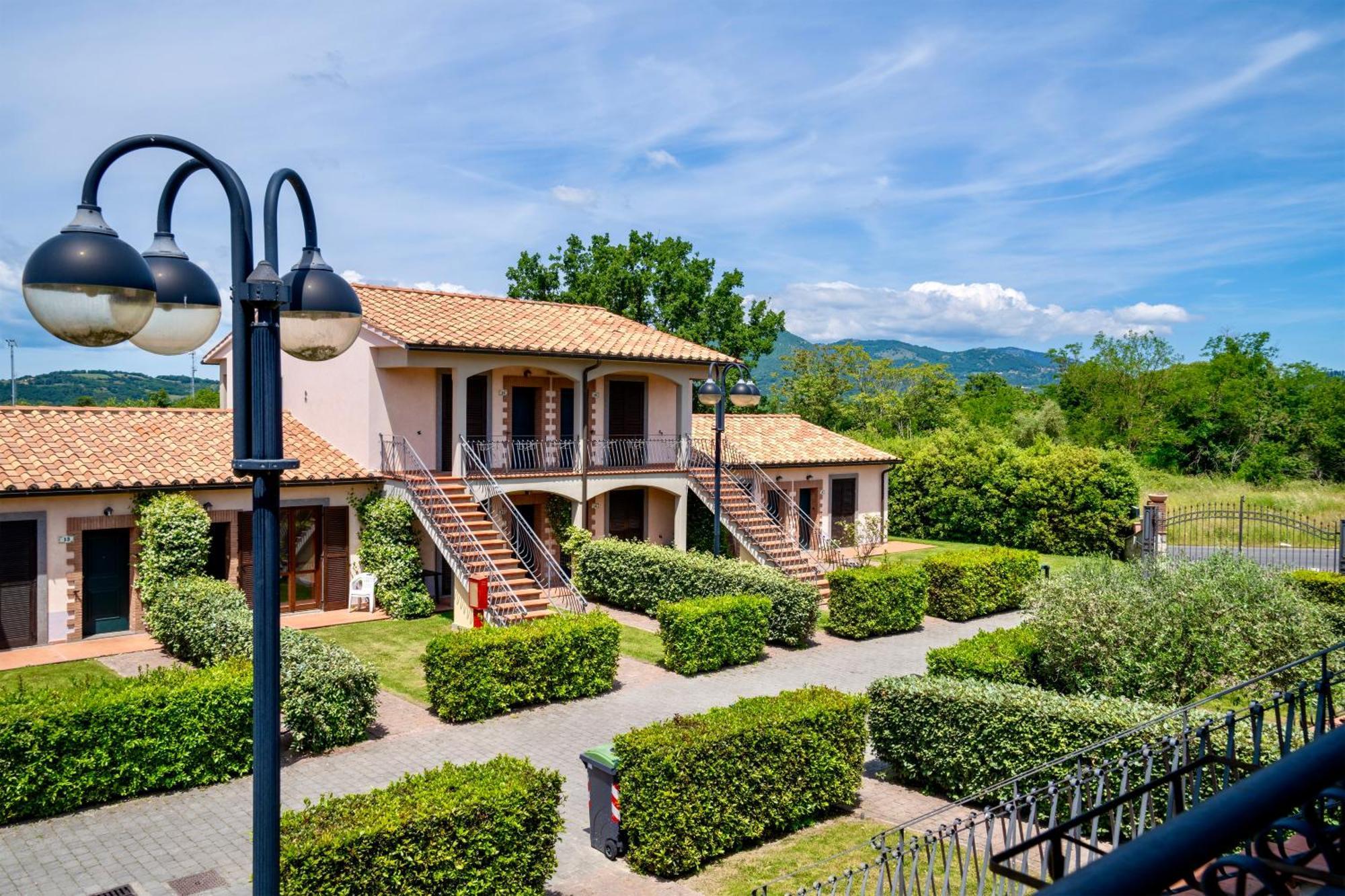 Isa - Residence With Swimming Pool In Sorano, Apartments With Air Conditioning And Private Outdoor Area ภายนอก รูปภาพ